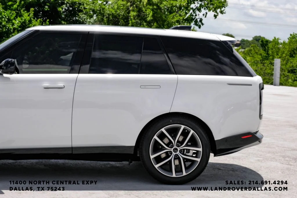 New 2026 Fuji White Land Rover SE image 13