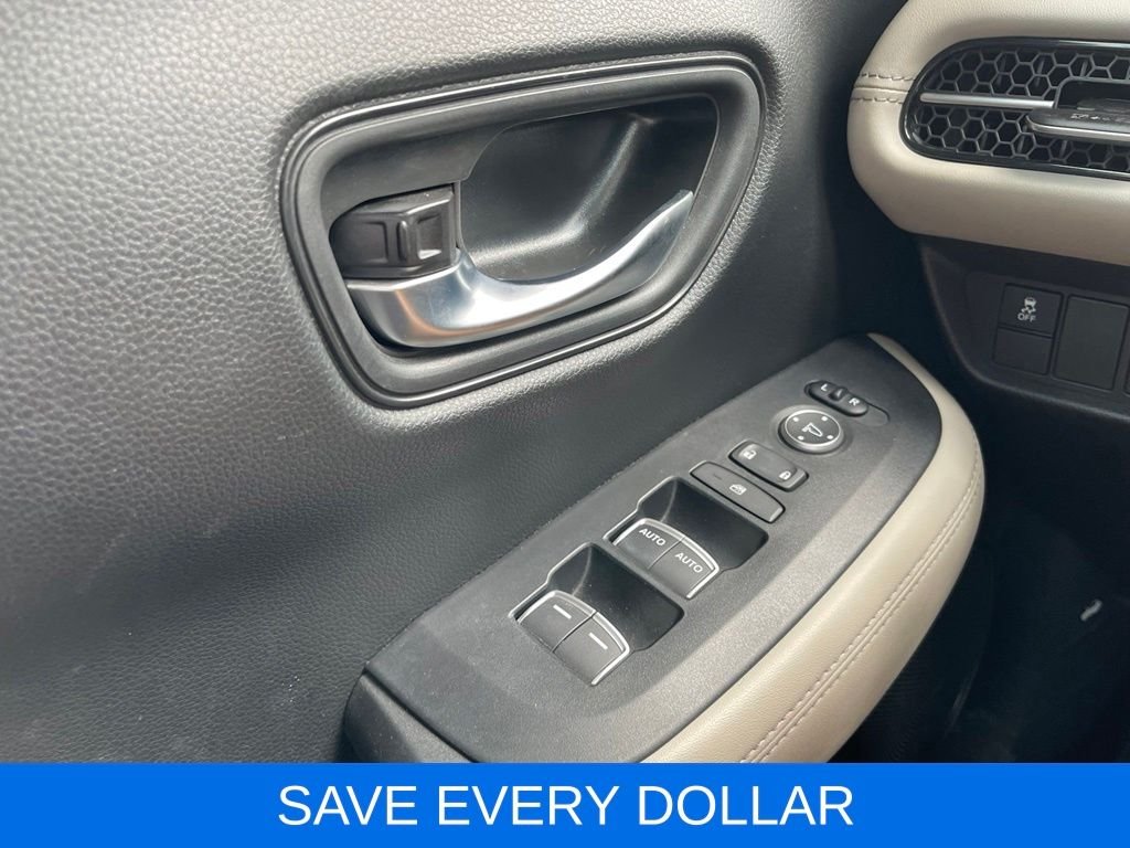 Used 2024 White Honda EX-L image 17