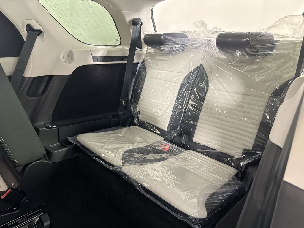 Certified Used 2025 Silver Land Rover Dynamic SE image 21