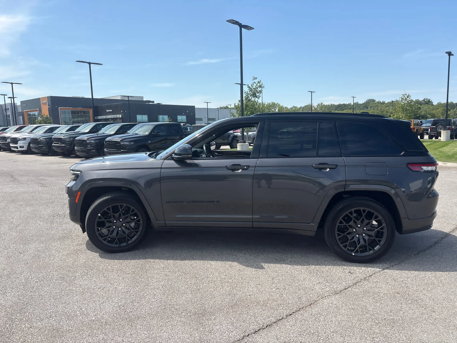 Used 2025 Baltic Gray Metallic Clearcoat Jeep Summit image 6
