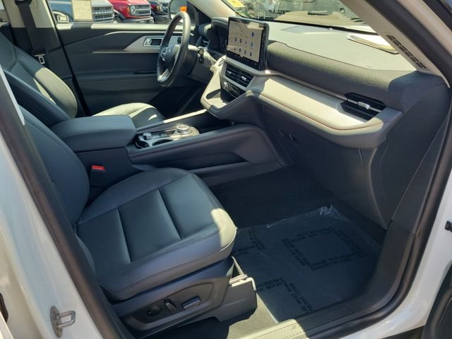 Used 2026 Star White Ford Active image 16