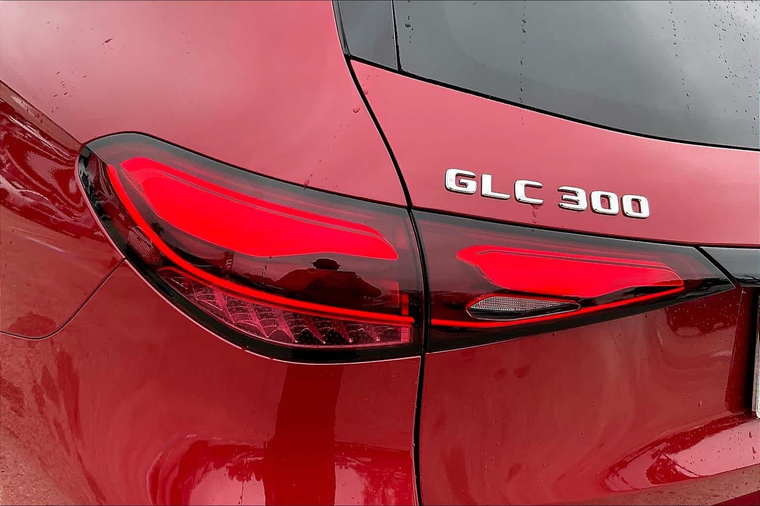 New 2026 MANUFAKTUR Patagonia Red Metallic Mercedes-Benz GLC 300 image 5