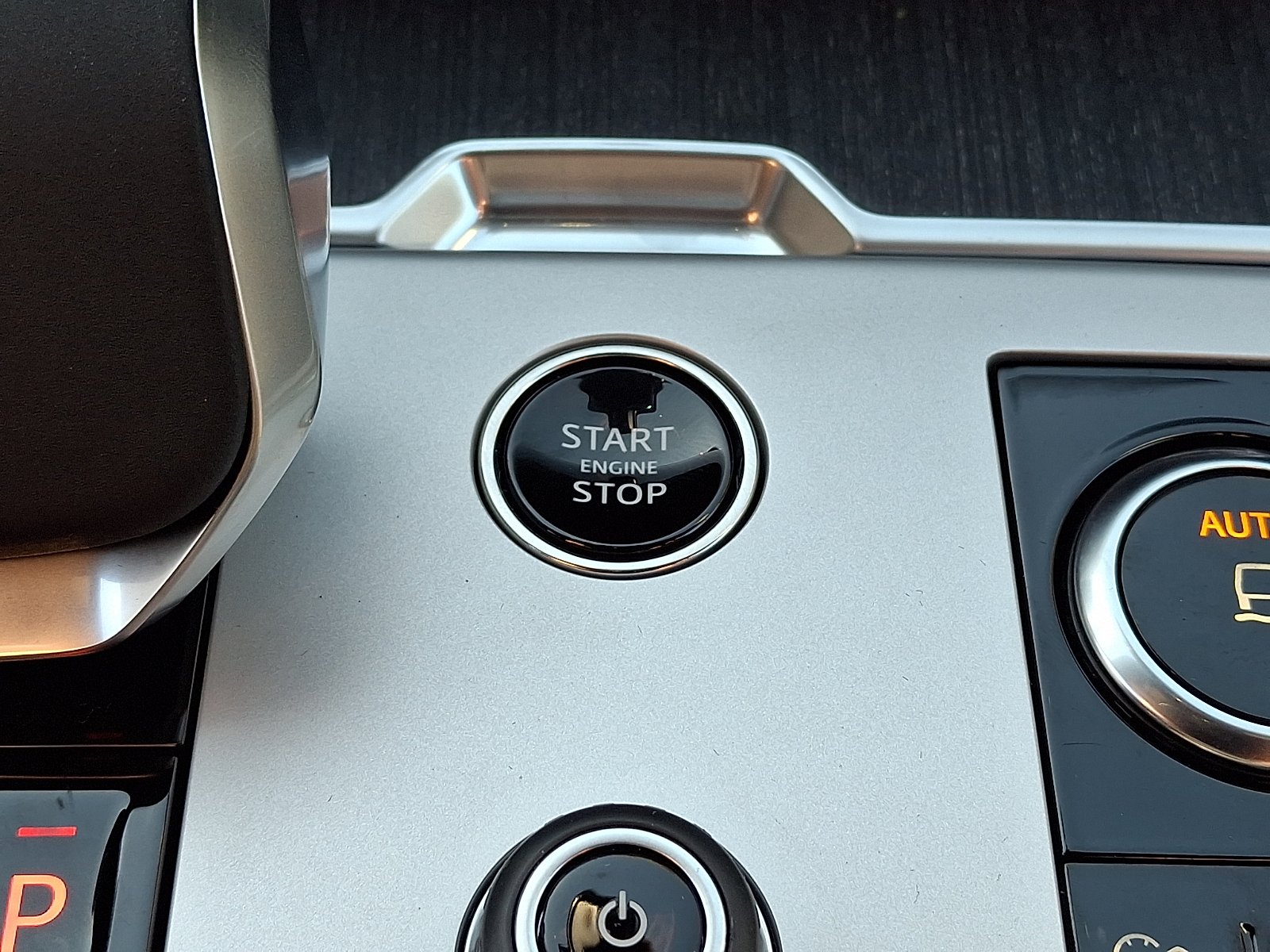 New 2027 Fuji White Land Rover SE image 16