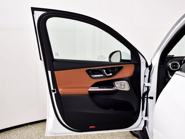 New 2027 Polar White Mercedes-Benz GLC 300 image 57