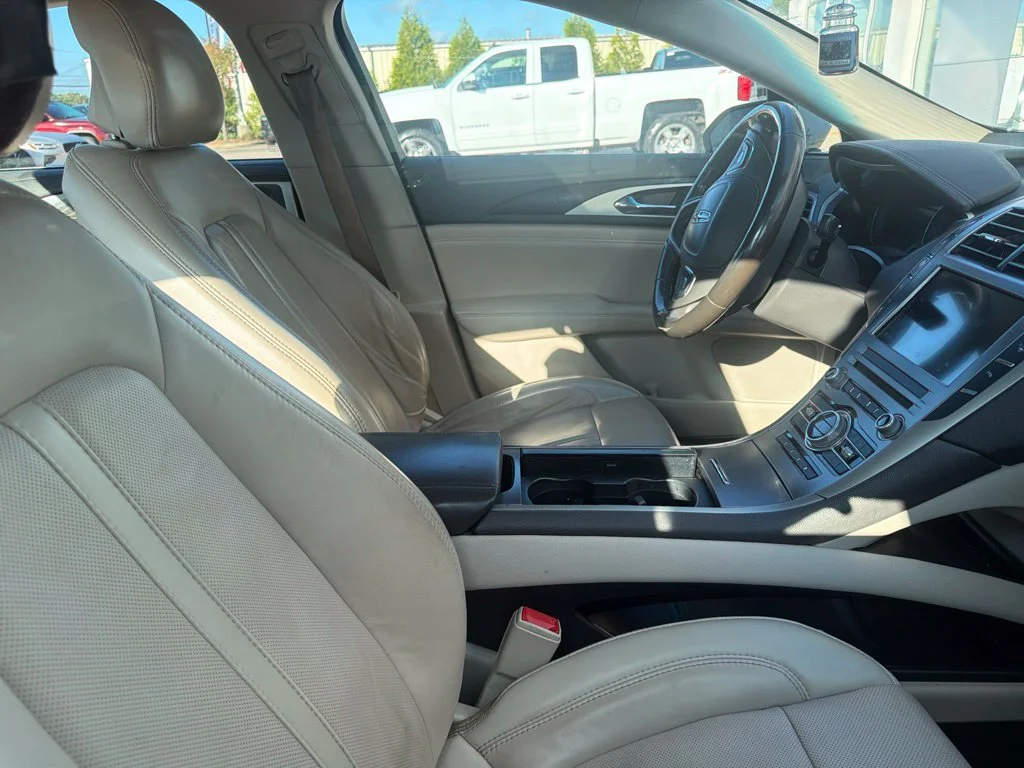Used 2019 Blue Lincoln Reserve image 24