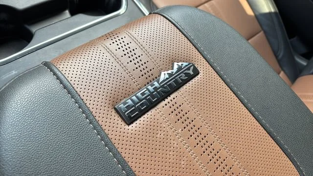 Used 2025 Iridescent Pearl Tricoat Chevrolet High Country image 34