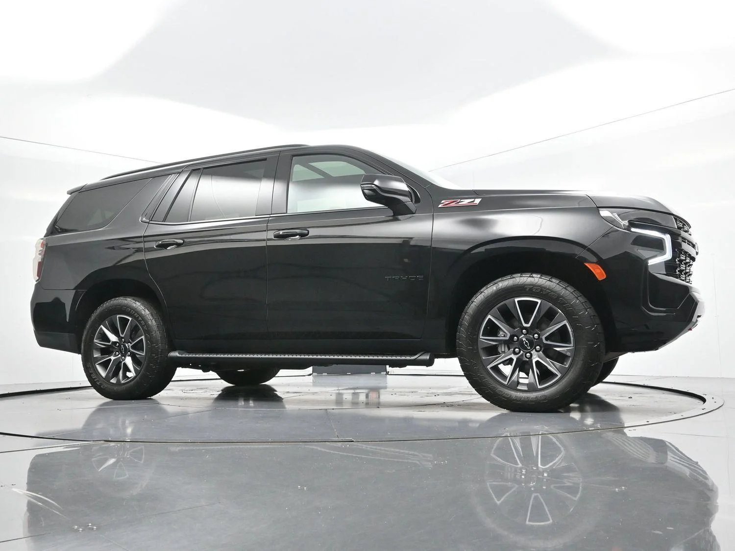Used 2023 Black Chevrolet Z71 image 44