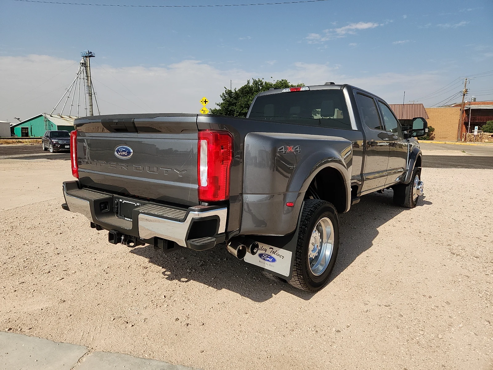 New 2026 Carbonized Gray Metallic Ford XLT image 7