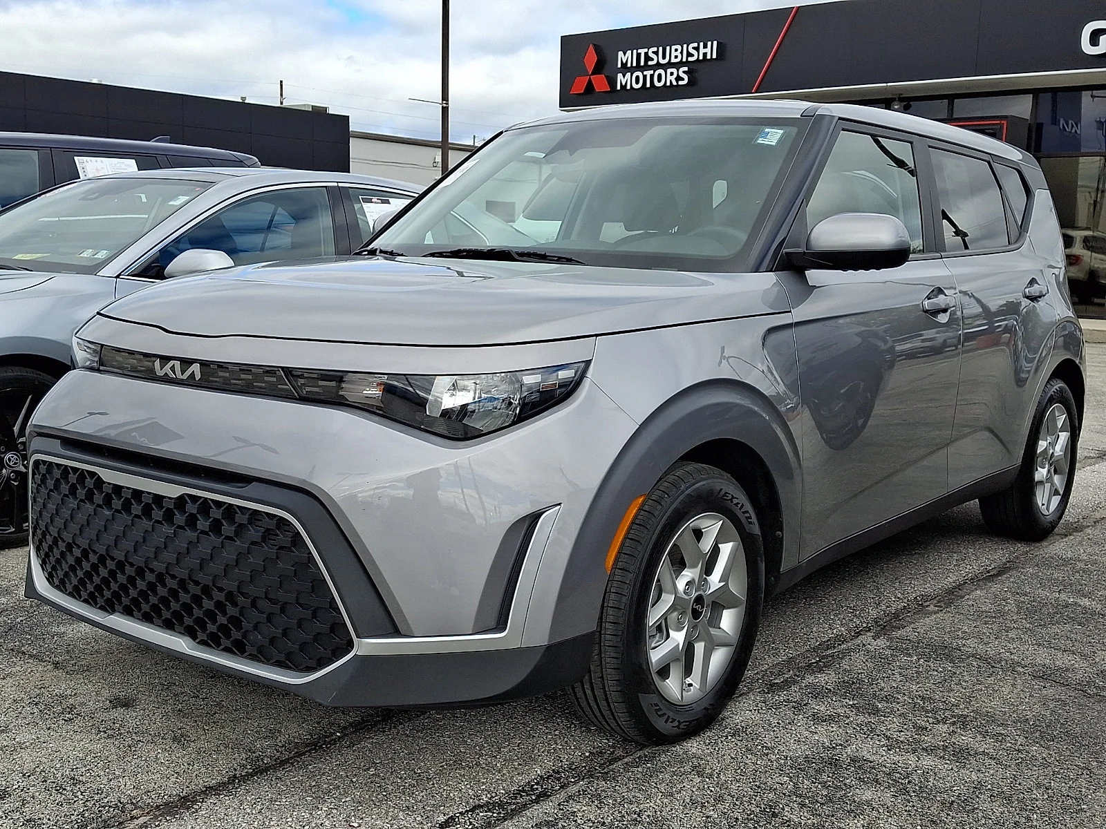 Certified Used 2023 Gray Kia LX image 3