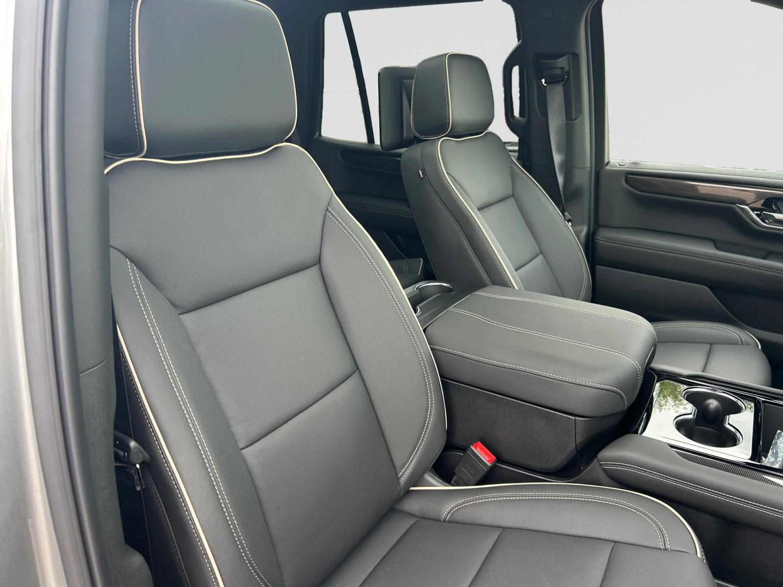 New 2026 Sterling Metallic GMC Elevation image 13