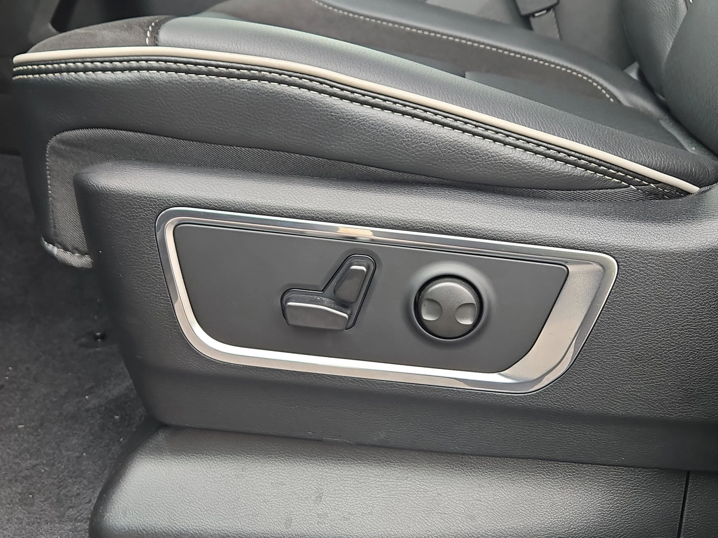 2026 RAM 1500 Laramie - Photo 17