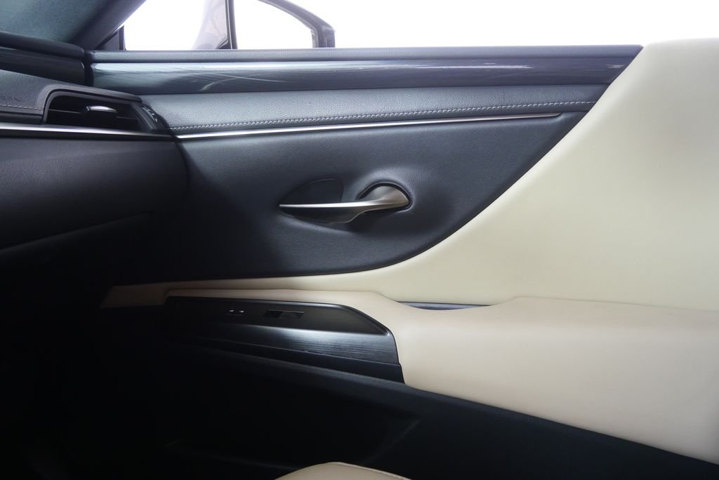 Used 2019 White Pearl Lexus 350 image 22