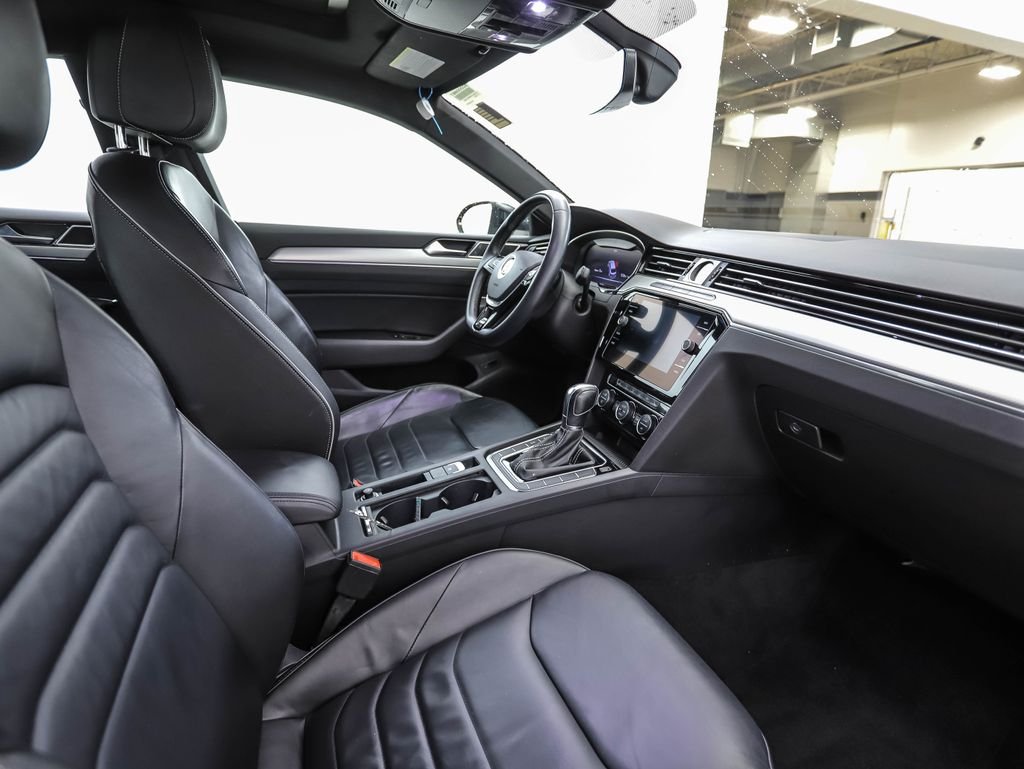 Used 2019 Deep Black Volkswagen 2.0T SEL R-Line image 29