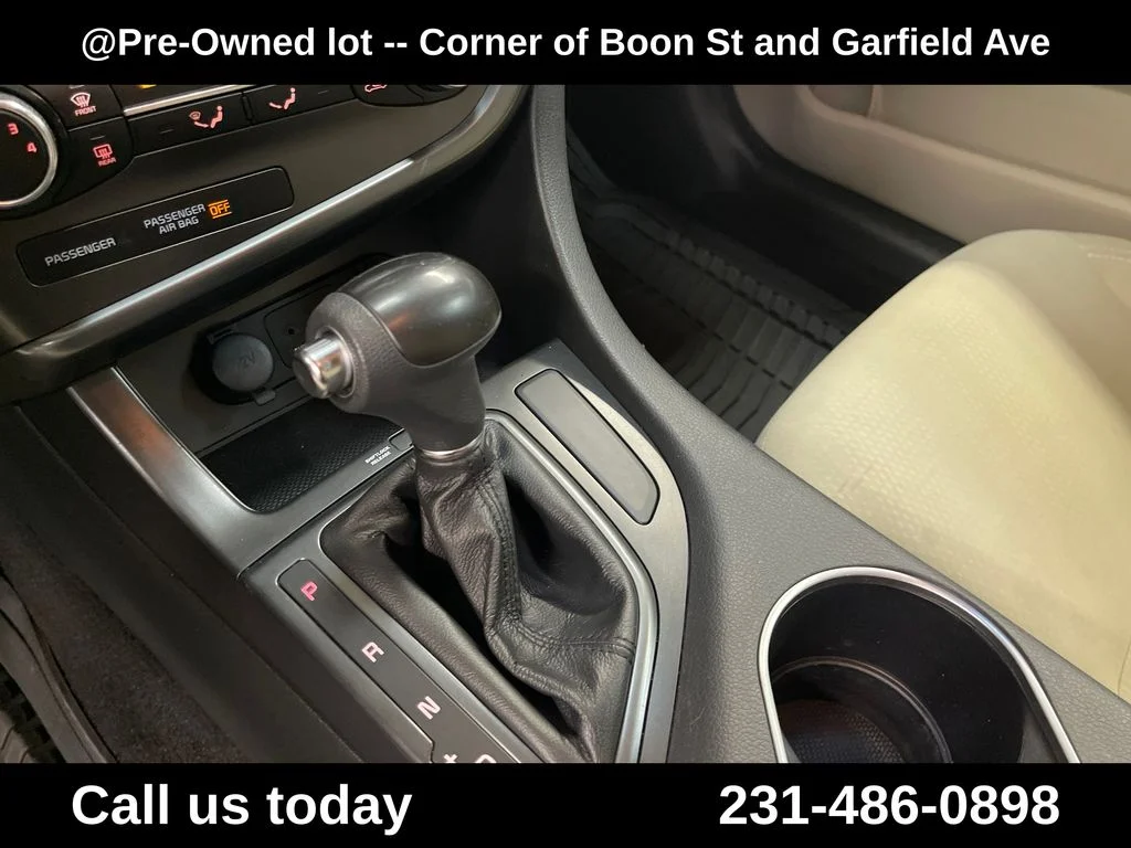 Used 2014 Red Kia LX image 25