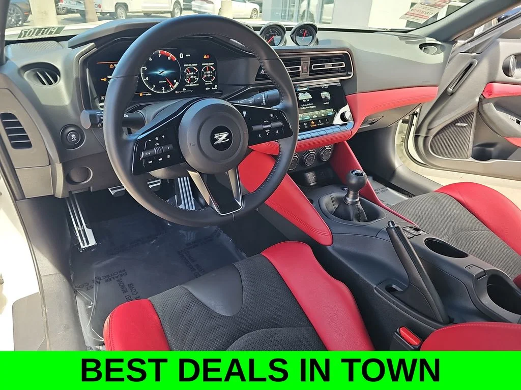 Used 2025 White Nissan Performance image 15