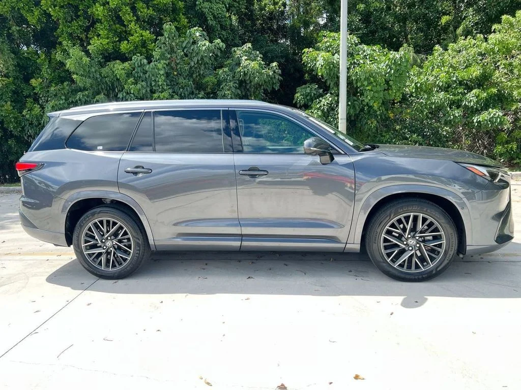 Used 2024 Gray Lexus 350 Luxury image 8