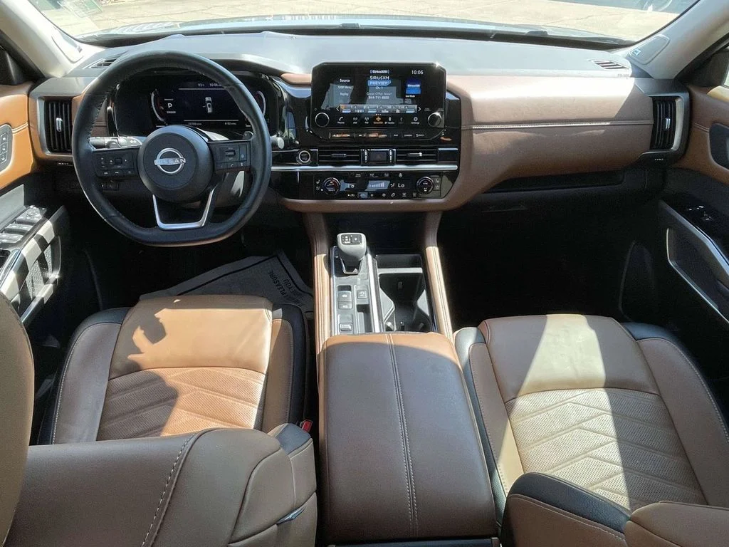 Used 2024 Gray Nissan Platinum image 11