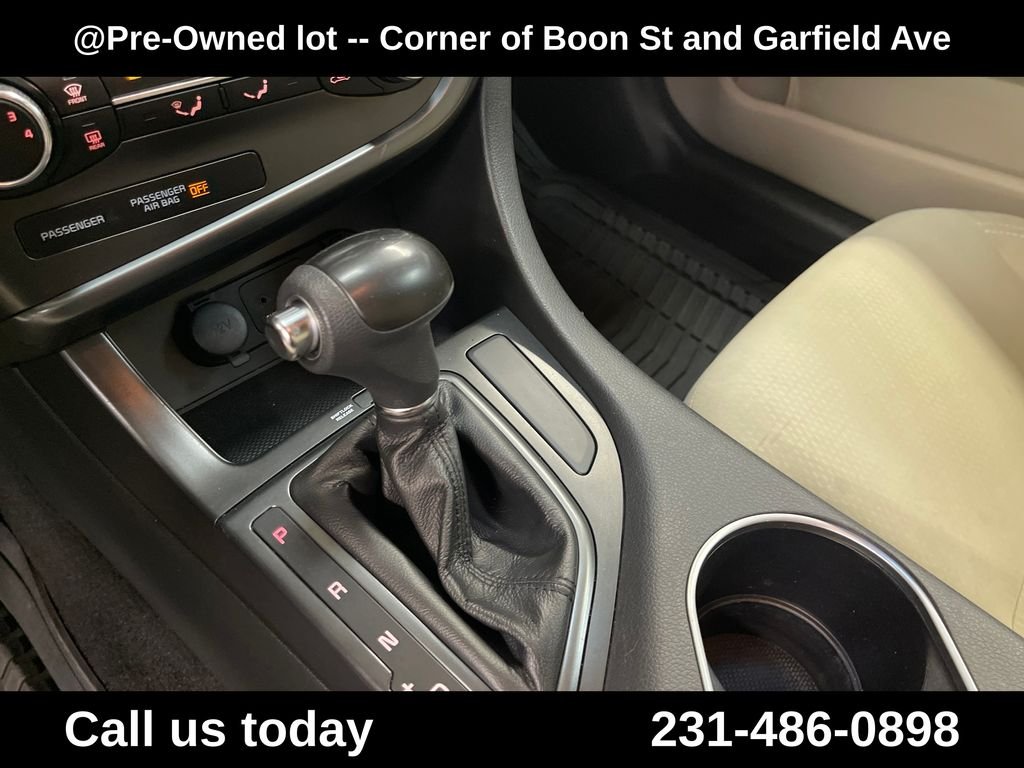 Used 2014 Red Kia LX image 25