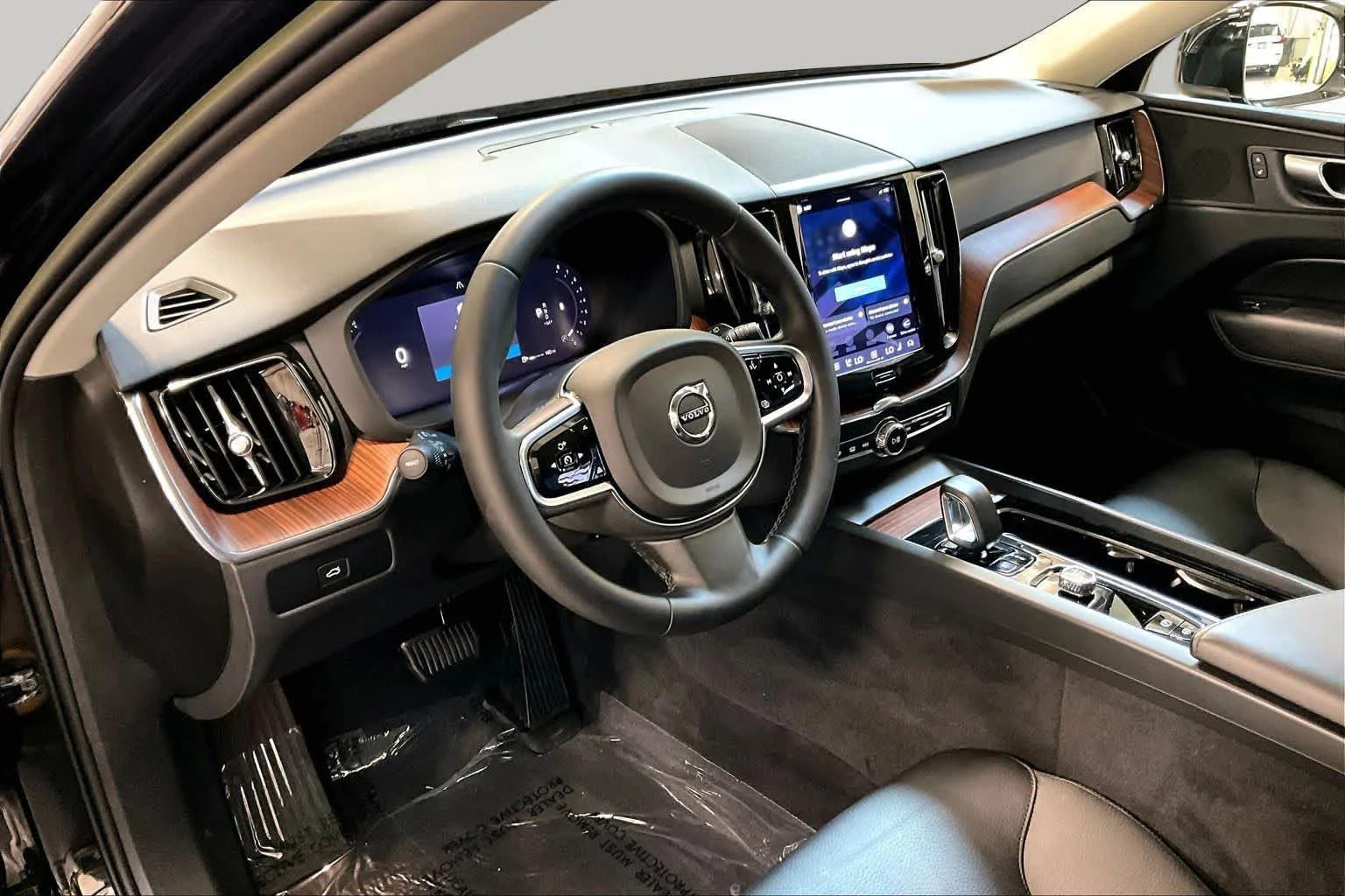 Certified Used 2023 Onyx Black Volvo Plus image 17
