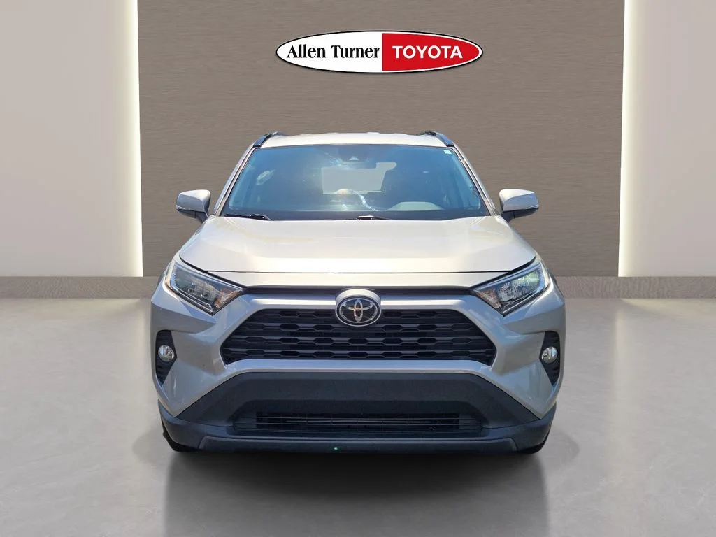 Used 2021 Silver Toyota XLE image 4