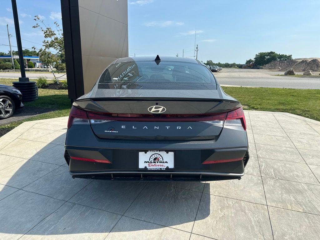 New 2026 Gray Hyundai SEL Sport Premium image 4