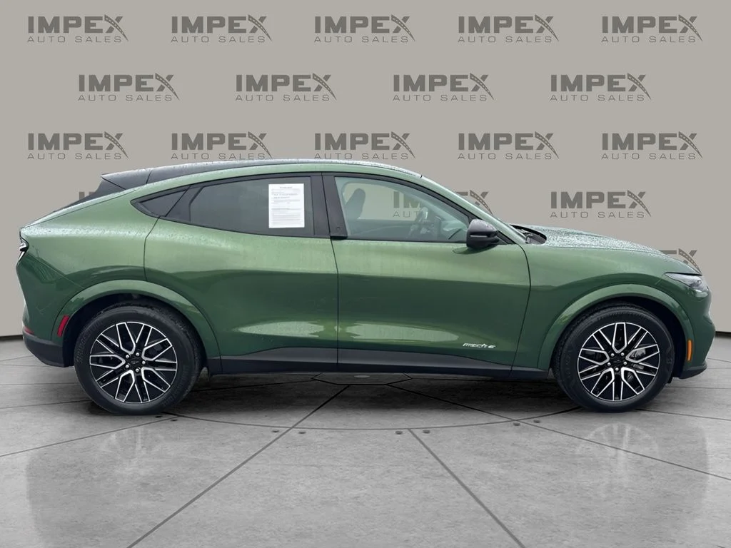 Used 2025 Green Ford Premium image 6