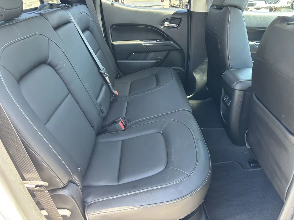 Used 2020 SUMMIT WHITE Chevrolet 4WD LT image 20
