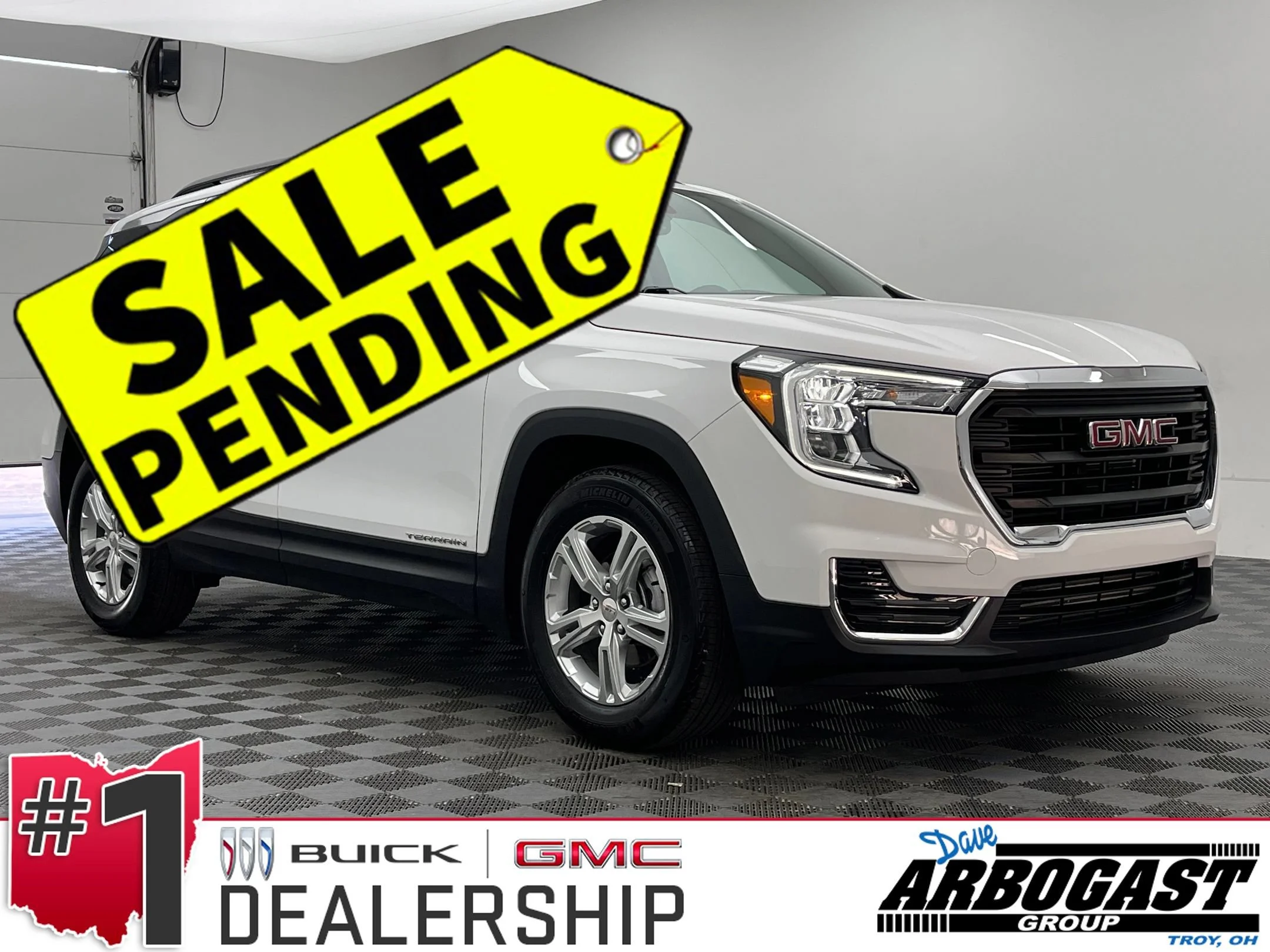 Used 2024 Summit White GMC SLE image 1