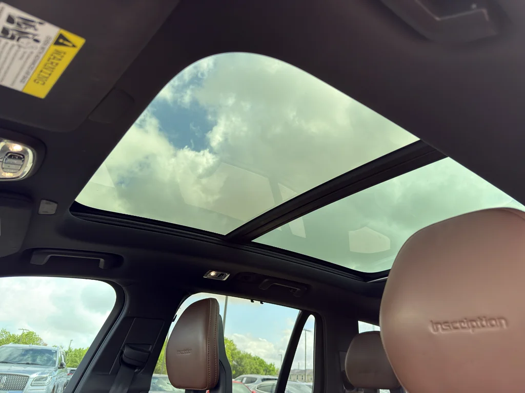 Used 2020 Crystal White Metallic Volvo Inscription image 22