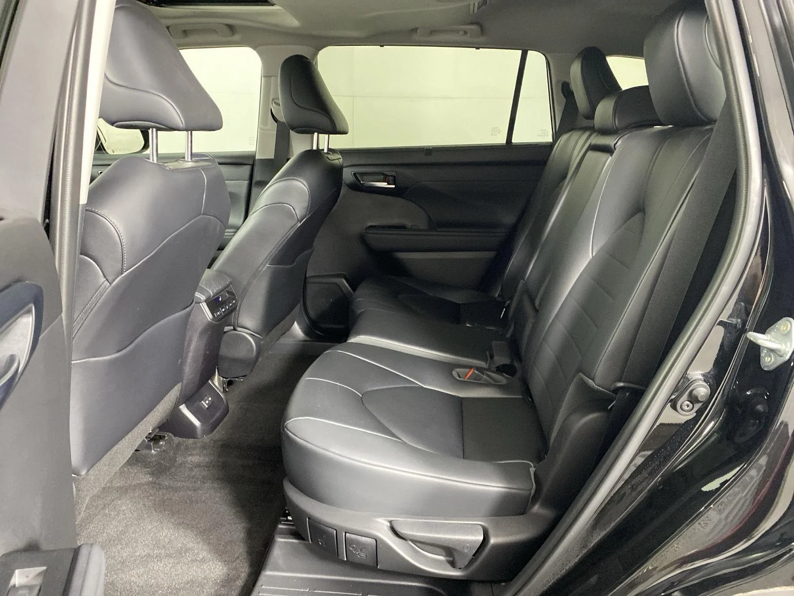 Used 2023 Midnight Black Metallic Toyota XLE image 24