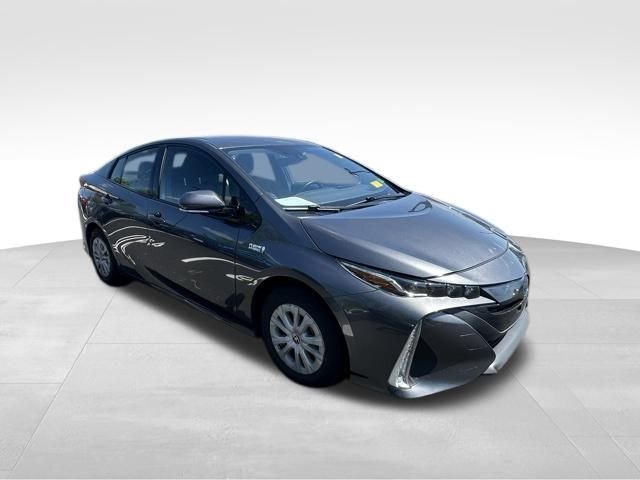 Used 2020 Gray Toyota LE image 9