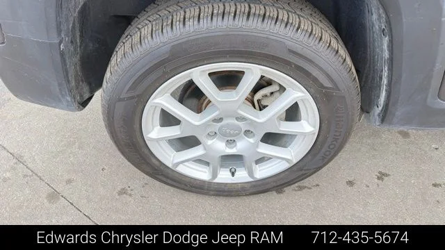 Used 2020 Gray Jeep Latitude image 10
