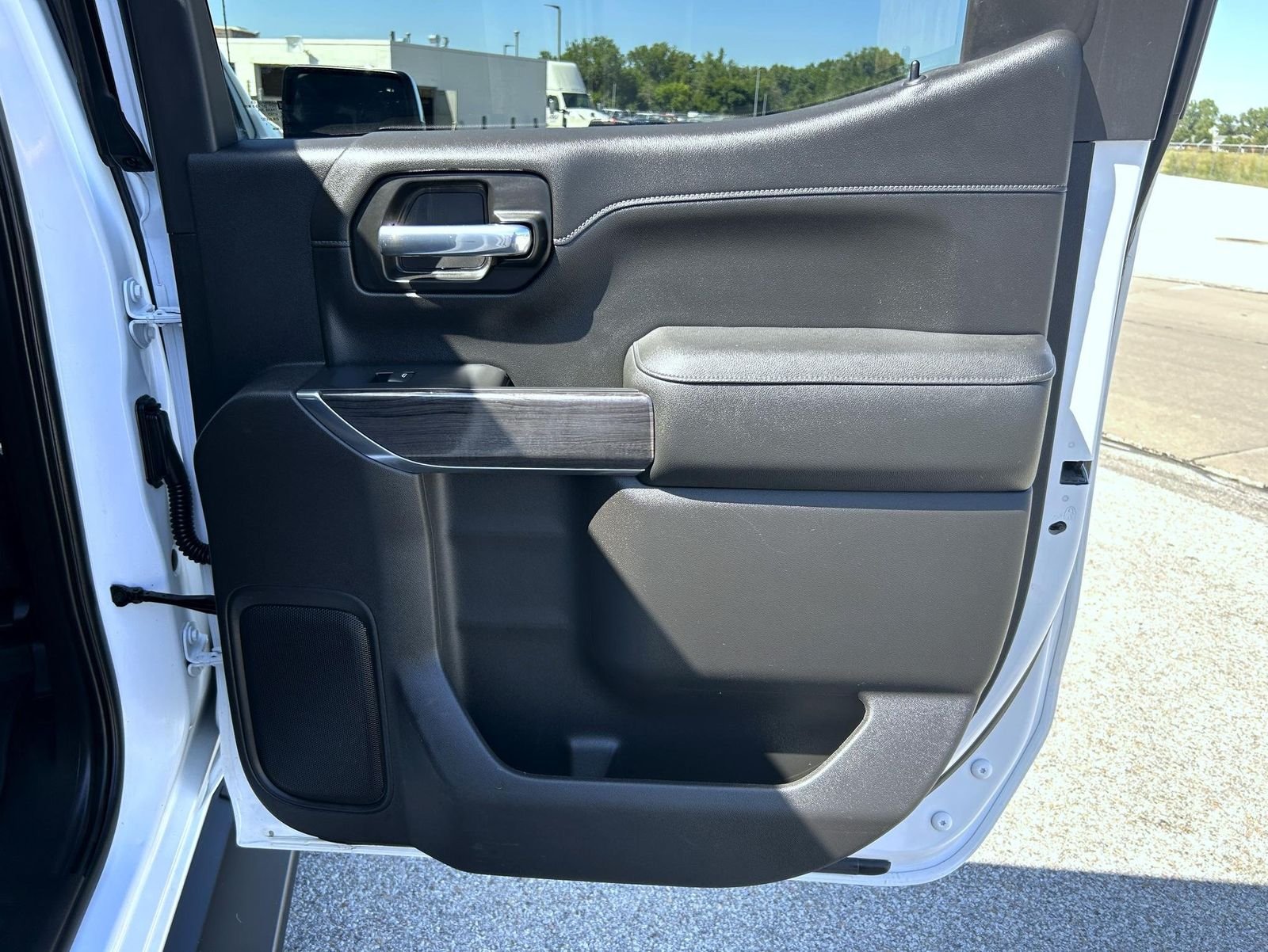 Used 2021 White Chevrolet LTZ image 18