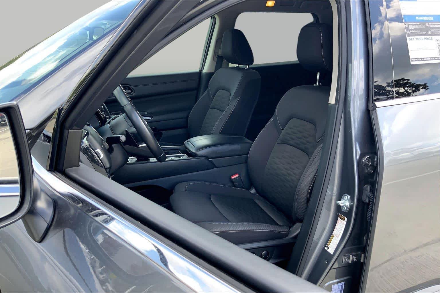 Used 2025 Gun Metallic Nissan SV image 8