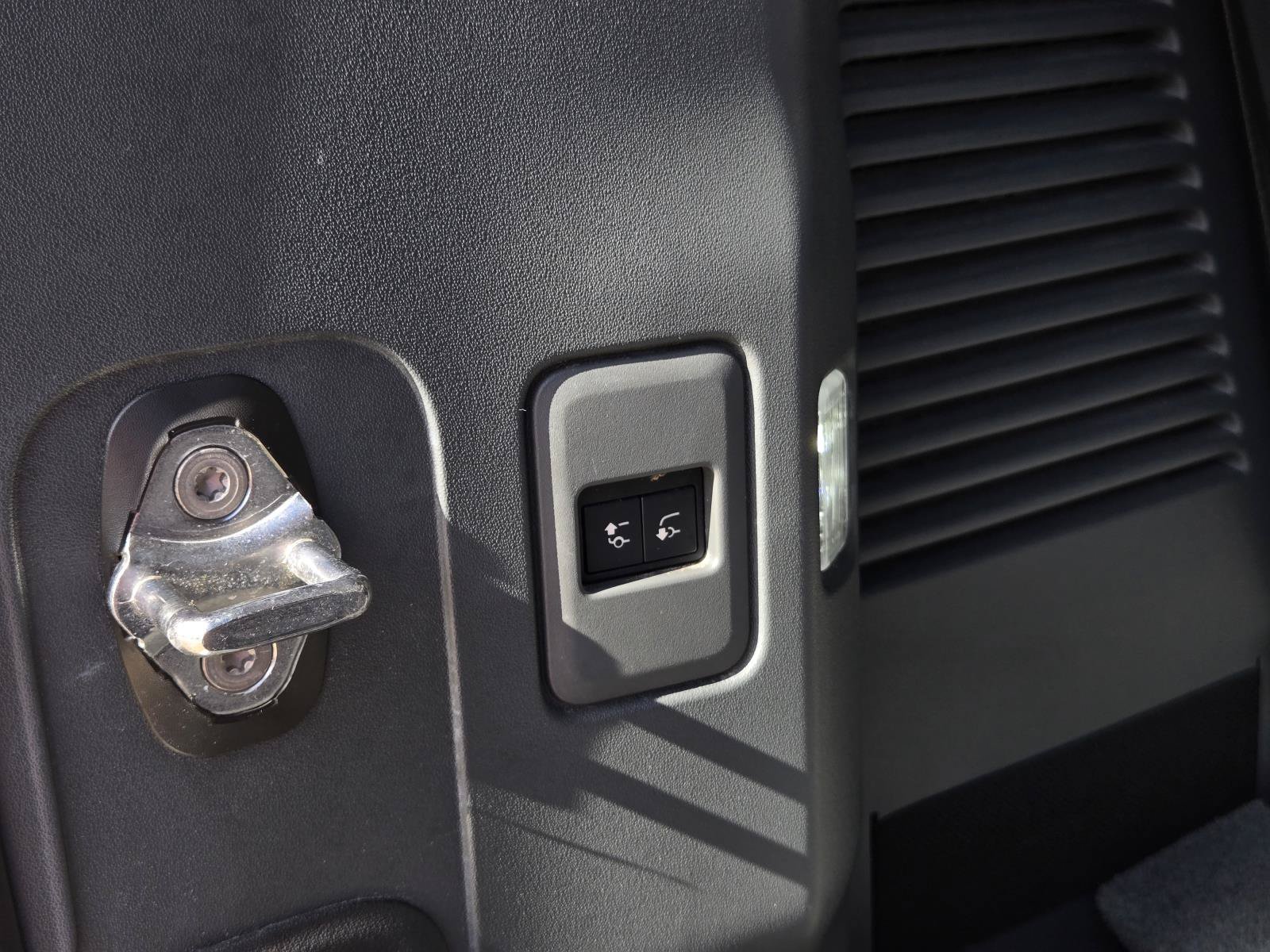 Used 2025 Gray Land Rover V8 image 13