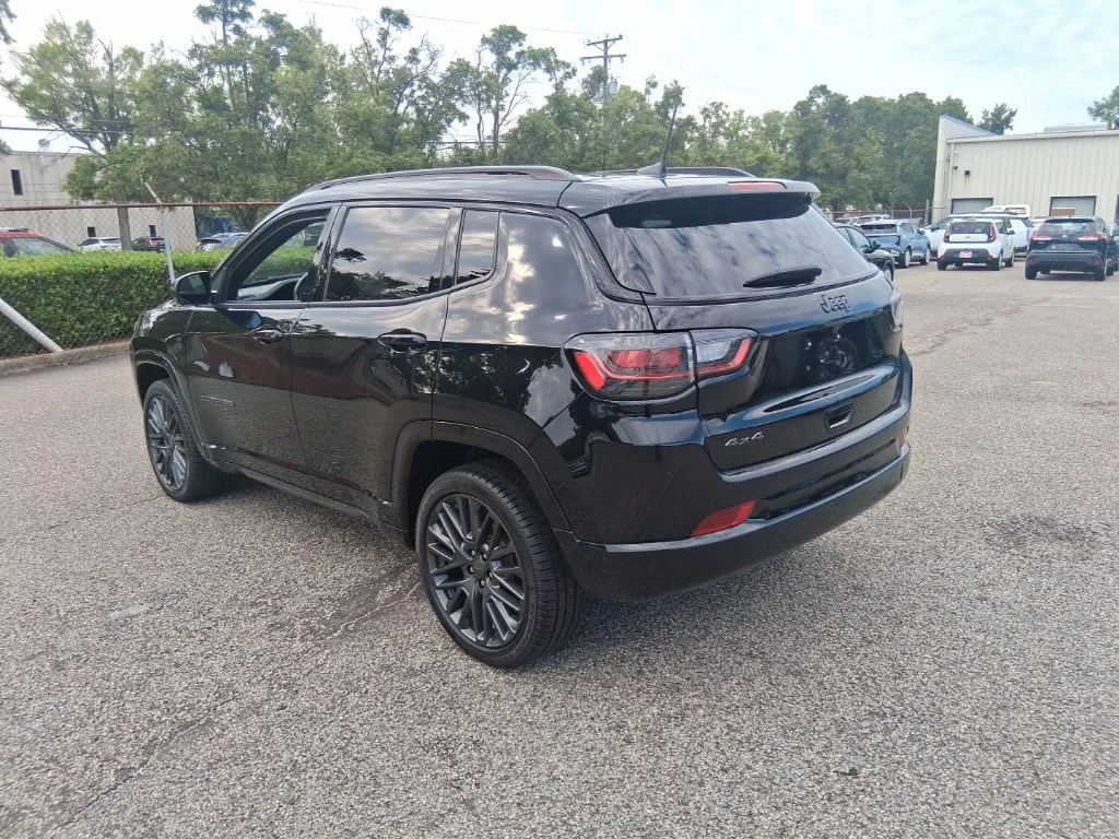 Used 2022 Black Jeep High Altitude image 7