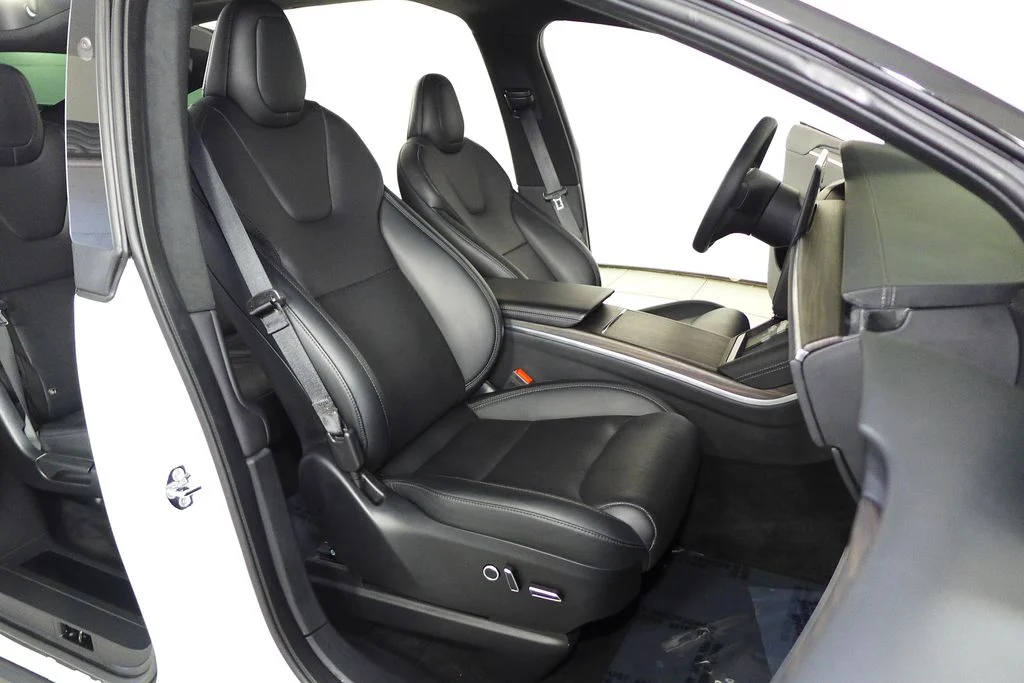 Used 2024  Tesla Base image 19