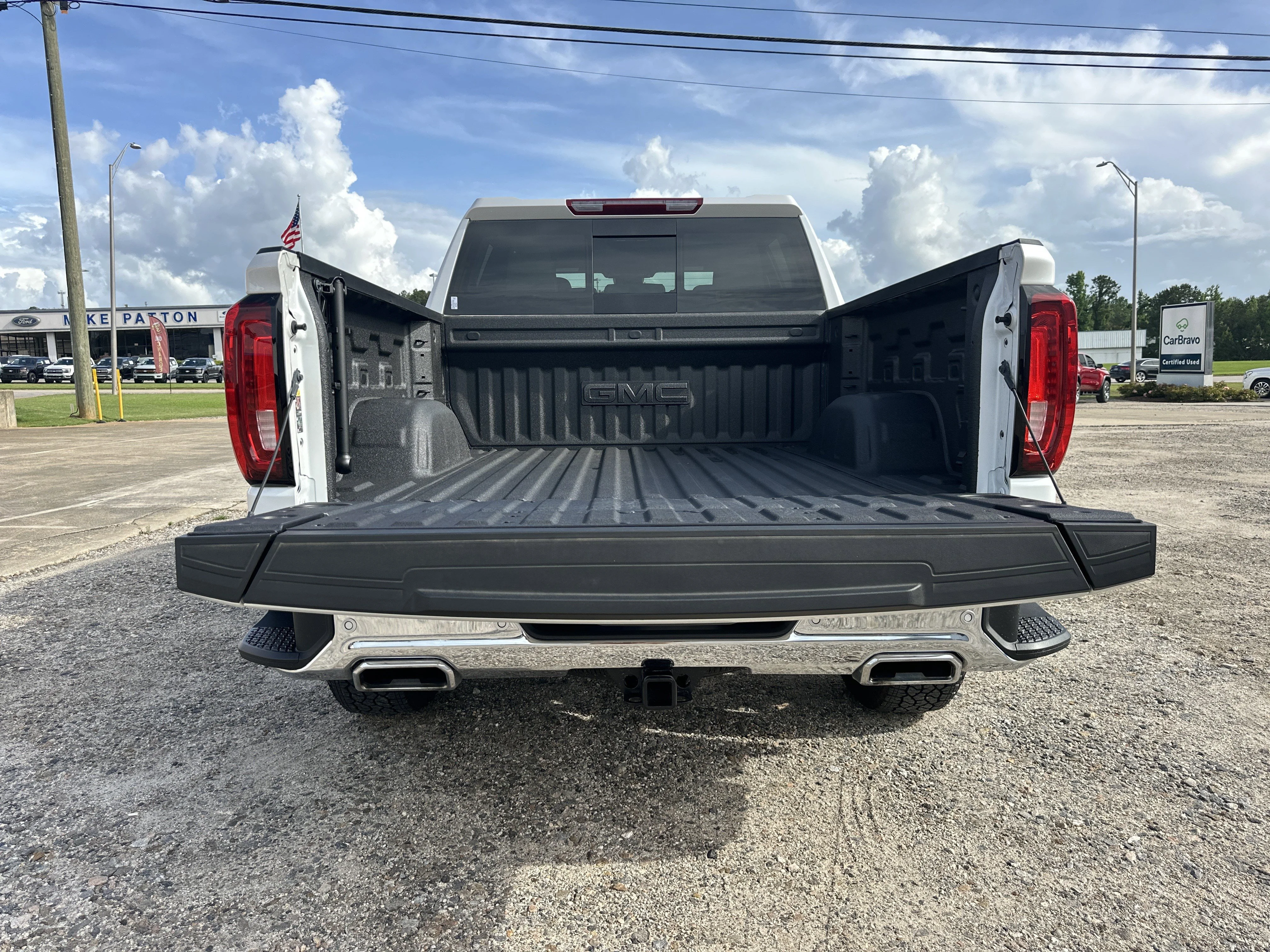 Certified Used 2025 White Frost Tricoat GMC SLT image 19