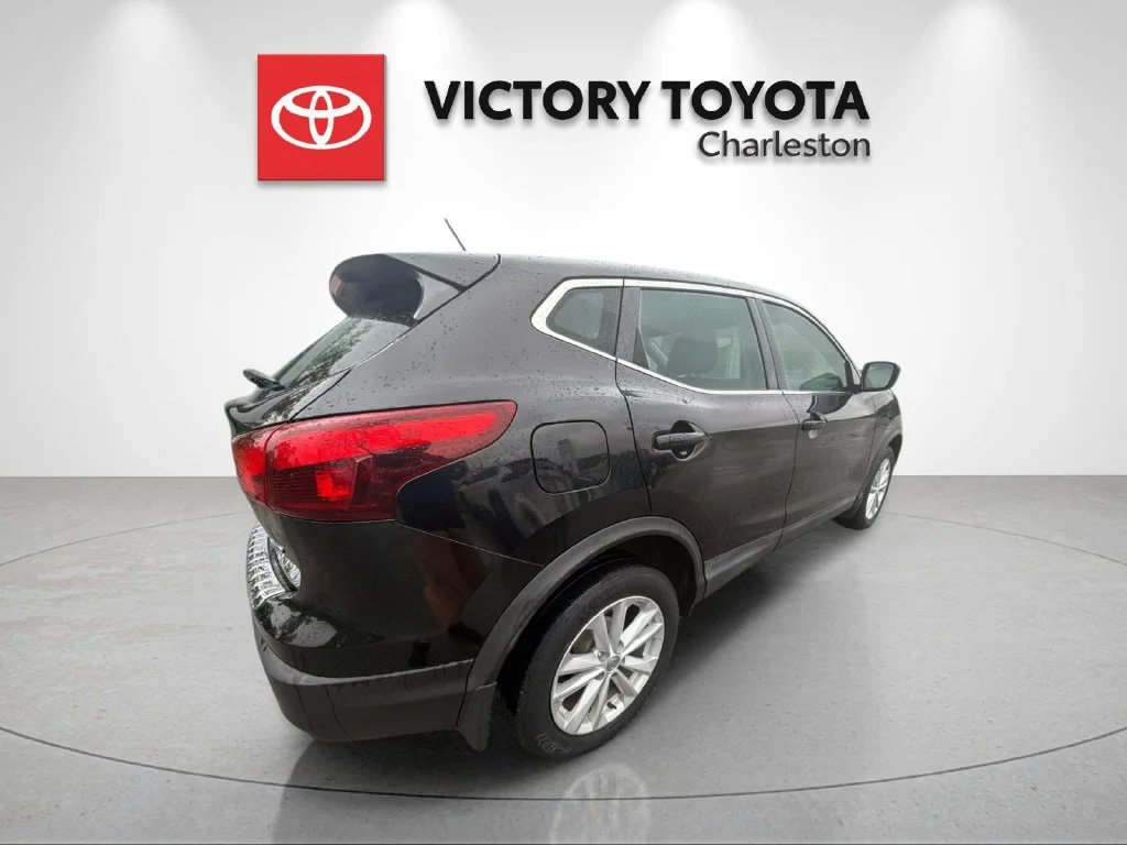 Used 2018 Black Nissan S image 7