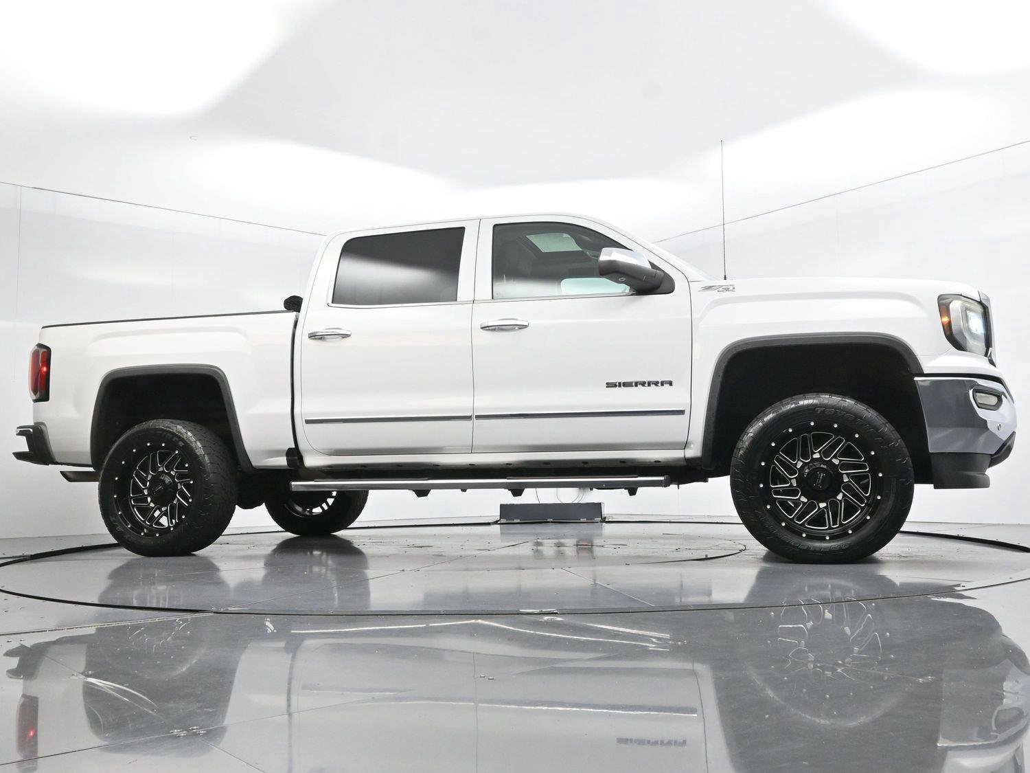 Used 2018 Summit White GMC SLT image 43