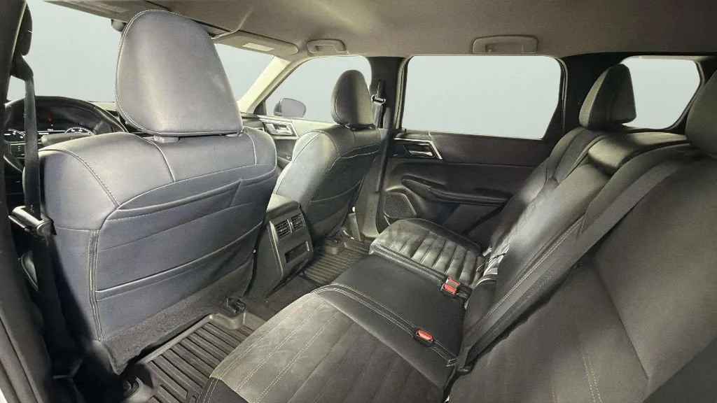 Used 2024 White Mitsubishi SE 2.5 2WD image 27