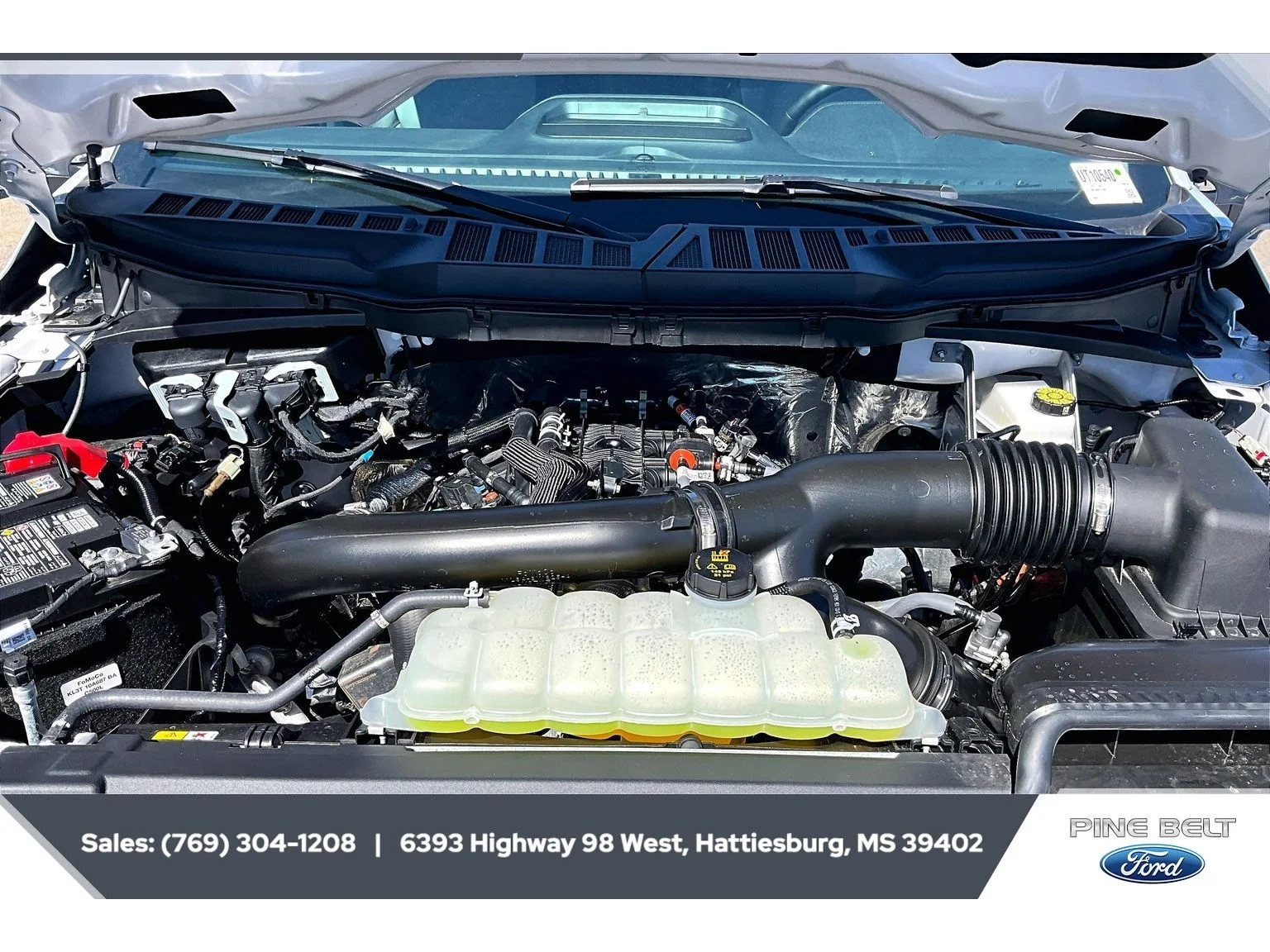 Used 2025 Space White Metallic Ford LARIAT image 8