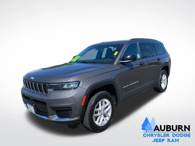 Used 2024 Gray Jeep Laredo image 3