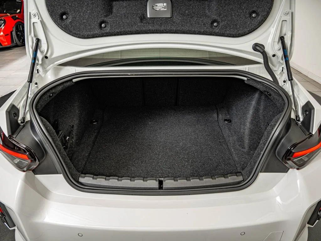 Used 2025 Alpine White BMW  image 46