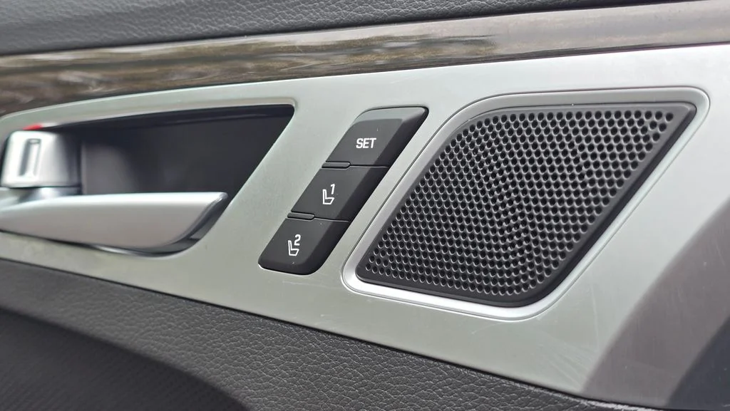 Used 2018 Gray Genesis 3.8 image 22
