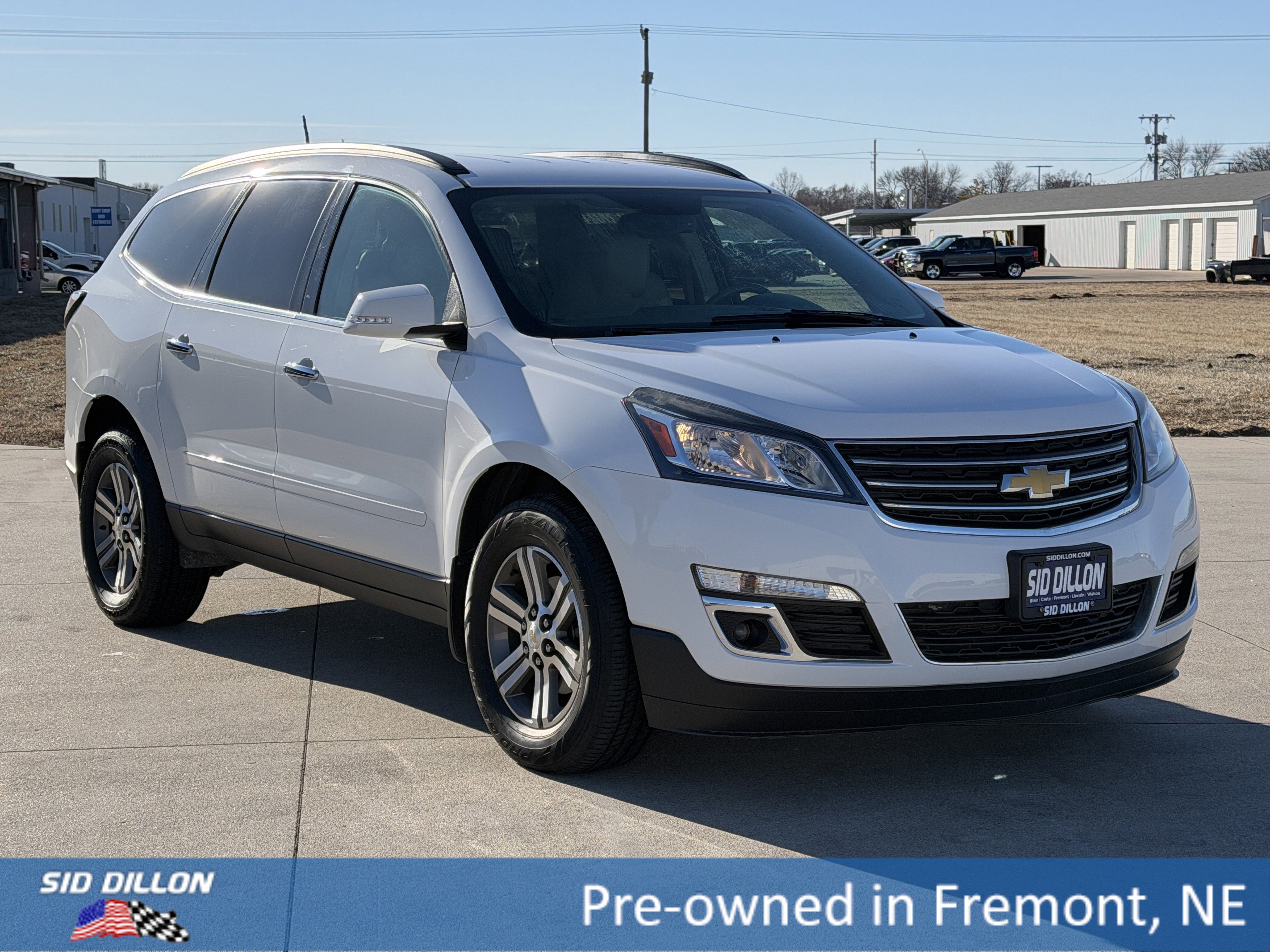 Used 2017 Chevrolet Traverse 2LT with VIN 1GNKVHKD8HJ214059 for sale in Fremont, NE
