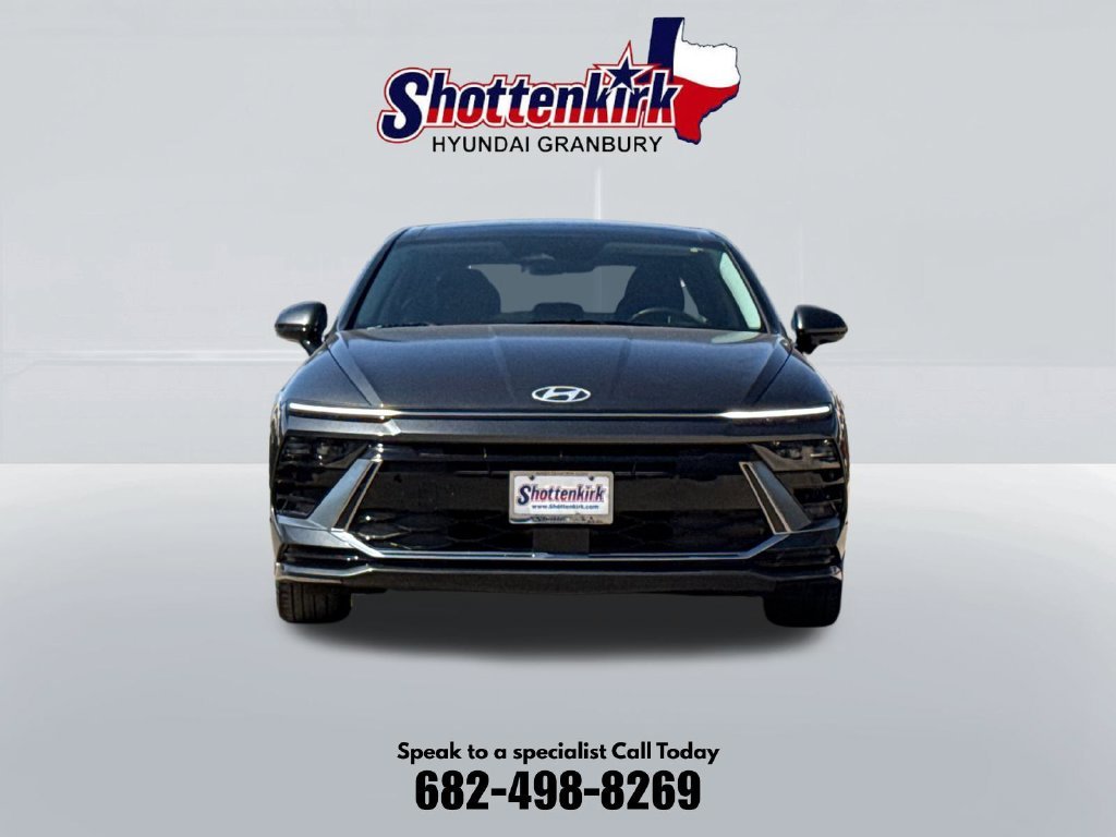 Used 2024 Gray Hyundai SEL image 2
