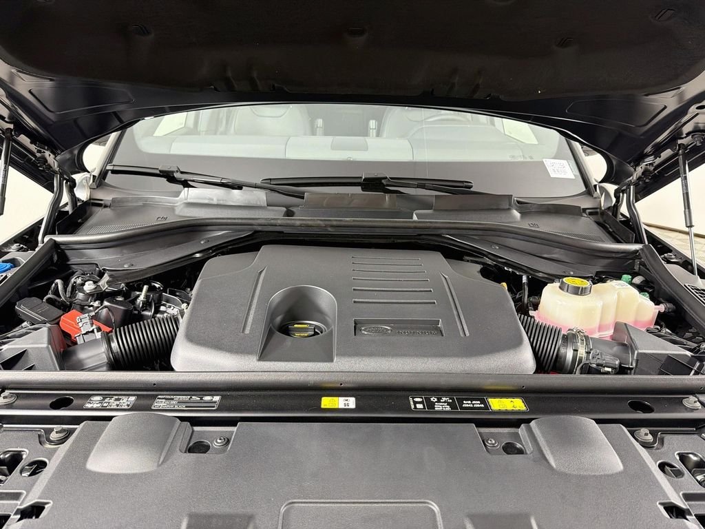 New 2027 Carpathian Grey Land Rover  SE P360 image 32