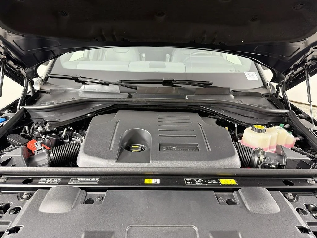 New 2027 Carpathian Grey Land Rover SE image 32
