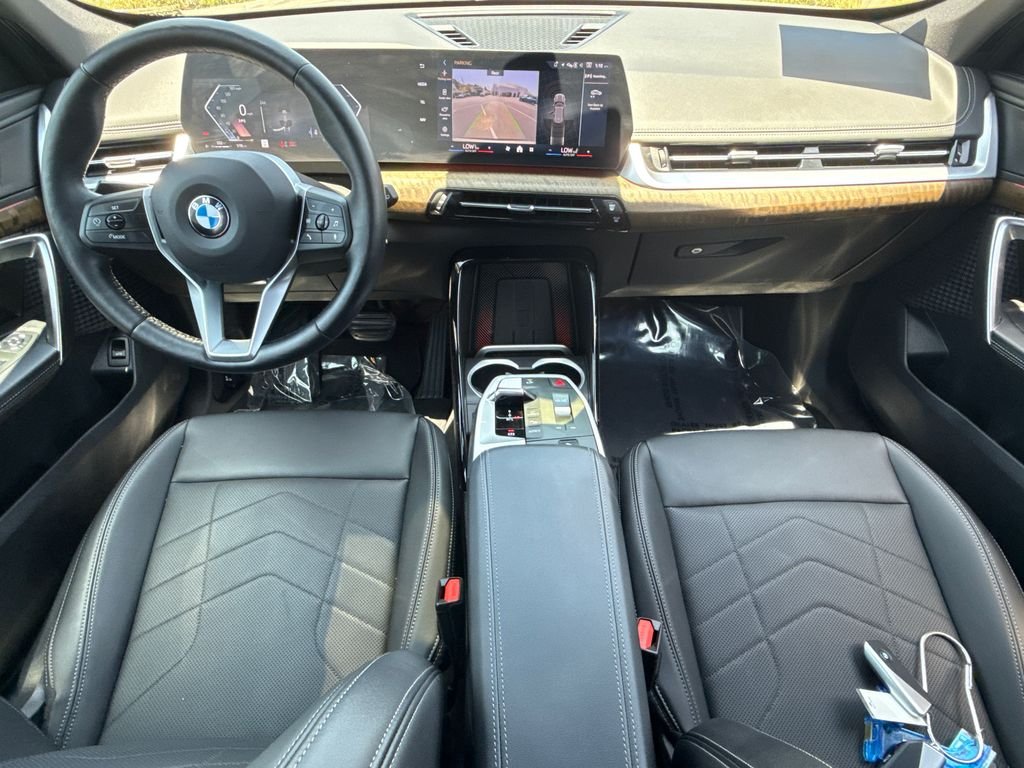 Used 2025 Silver BMW xDrive28i image 18